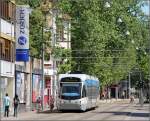 Die Saarbahn in der Gro�herzog-Friedrich-Stra�e in der Innenstadt Saarbr�cken. Die ...