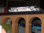 Die Re 460 118 mit G�terzug bei der �berfahrt �ber ...