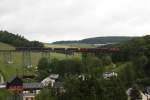 Der Arbeitszug mit 202 646-6 der DB Erzgebirgsbahn passiert am ...