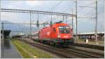 1116 133-8 bringt einen Zusatzwagen an den EC 161 in ...
