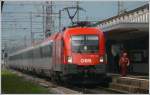 1116 133-8 hat soeben an den EC 161 nach Wien ...