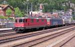 SBB-Cargo: Eine Re 10/10 mit der Re 4/4 11318 und ...