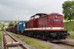 BR 202 204 013-3 der PRESS und 202 646-6 der DB Erzgebirgsbahn am 28.05.09 im Bahnhof Markersbach mit dem 1. Zugteil von 10 Selbstentladewagen. 