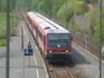 br-628-----928--629 Bahnhof Selbitz am 01.05.2009. Die anl�sslich der 'Kerwa' in Bad Steben eingesetzte Doppeltraktion der Baureihe 628 wartet auf den Gegenzug aus Richtung Hof, der aus einem einzelnen 628 besteht.
Ich war an diesem Tag in Bad Steben am Bahnhof, um mich nach den Zeiten zu erkundigen, zu denen die Doppeltraktion f�hrt. Es war echt schwierig, zum Bahnhof zu kommen - so viel war los!