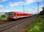 Eine Dieselregional Bahn mit einem Grafiti-schrift-zug am Hinteren Wagon. (29.05.2009, ...