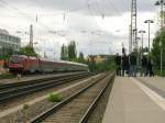 Alle fokussieren den Railjet mit BR 1116 223 bei der ...
