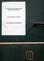 Drohung auf Schild an Ae 6/6 11436 und 11421. Wohl ...