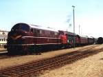 NOHAB s MX 1001 und MY 1150 mit Sonderzug auf Bahnhof ...