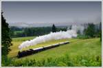 br-77 �GEG 77.28 mit einem Personenzug von Timelkam nach Ampflwang anl�sslich der Pfingstdampftage 2009 am 1.6.2009 kurz nach Timelkam. 1920 von Krauss in Linz unter der Fabriksnummer KrL 1183 gebaut, fuhr sie urspr�nglich als 629.43. Unter der DRB war sie zwischen 1938 und 1945 als 77 228 unterwegs, zwischen 1945 und 1953 unter der �StB als 77.228. Ab 1953 war sie dann als �BB 77.28 unterwegs. In den Jahren 2006/2007 erhielt die Lok eine Hauptuntersuchung mit einem zum Gro�teil neugebauten Kessel und ist seither wieder regelm��ig vor Sonderz�gen im Einsatz.