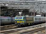 BR 21 SNCB E-Lok 2117 vel�sst den Bahnhof Bruxelles Midi mit einer M 4 Wagengarnitur in Richtung Sint Niklaas am 30.05.09. (Hans)