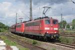 BR 151 151 166-6 fuhr bei bestem Wetter in Doppeltraktion durch den Seelzer Rangierbahnhof,mit leeren Erzwagen.Fotografiert am 26.05.2009