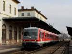 Der 628 556 am 28.02.2009 bei der Ausfahrt aus Simbach ...