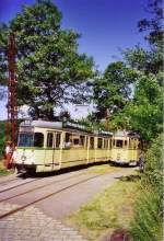 Die beiden Triebwagen 275 und 105 in der Station Greuel. ...