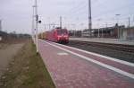 Die 185 051-0 fuhr mit einem G�terzug am 24.3.2005 durch ...
