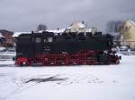 HSB 99222 in Wernigerode bevor sie vor einen Zug Richtung ...