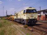 WLE 21 Warsteiner f�hrt am 07.08. 08 mit einem Bauzug durch ...