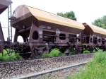 guterwagen Schotterwagen(40819421912-2) wurde bei den Gleisschotterungsarbeiten auf der Innkreisbahn schon entleert; 090611
