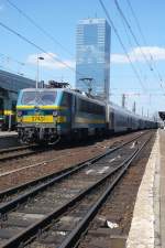 brussel-alle-bahnhofe Dieser IC aus Knokke/Blankenberge hat vor wenigen Augenblicken Bruxelles Mid erreicht und wird in K�rze die Fahrt 'ins Limburgerische' fortsetzen. (Zu beachten w�re auch noch, die gerade noch sichtbare 2 BR 27 weiter vorne).
