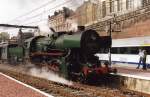 SNCB 26101 mit einem Sonderzug aus M1 Wagen setzt zur ...