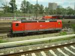07.06.2009: Eine BR 143 am Dresdner Hauptbahnhof.  ...