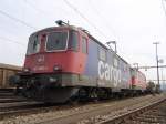 Re 421 383-1 und Re 4/4 11281 am 26.3.05 im ...