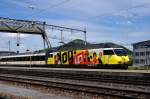 re-460-werbeloks Re 460 053-2 'Login'. Nur 4 Minuten nach meiner Aufnahme an der Bahnstrecke, habe ich die schicke gelbe Werbelok noch einmal bei der Ausfahrt aus dem Bhf. Frick aufnehmen k�nnen. Frick AG 12.6.2009