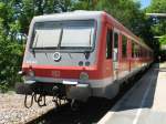 Da kommt man vom Getr�nkemarkt, will in den Zug einsteigen ...