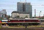 232 088 der EFW f�hrt mit einem G�terzug in M�nchen ...