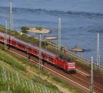Hauptbahnromantik (Mittelrheintal). An der Costa Rhenania entlang fährt RE 15435 ... Hauptbahnromantik (Mittelrheintal). An der Costa Rhenania entlang fährt RE 15435 ...