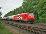 145-CL 013 rollt mit einem Kesselwagenzug am 16.6.09 durch den ...