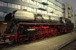 br-01 BR 01 533 in Salzburg Hbf. zum umsetzen bereit auf Sonderzug nach N�rdlingen.   14.6.09
