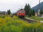 Eine Zug aus �sterreich durchfahrt das F�rstentum Liechtenstein. Hier ist ...