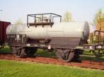 Ein Kesselwagen der DR steht in Magdeburg Rothensee.  ...