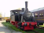 89 62 36 steht in Magdeburg Rothensee mit anderen Fahrzeugen/Wagen ...