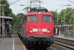 Die lautstarke 110 380-3 mit dem alten N28H zieht den ...