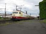 103 235-8 f�hrt mit dem TEE, am 19.06. 09, durch Lehrte ...
