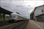Mit ca. 160 Km/h durchf�hrt dieser InterCity den Bahnhof Kamen ...