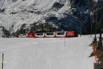 FO Furka-Oberalp-Bahn Nochmals GEX 908 mit HGe 107, diesmal wenige Meter unterhalb der Station N�tschen. 13.1.2007. 