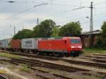 145 070-9 durchf�hrt mit einem Containerganzzug den Magdeburger Hauptbahnhof, fotografiert ...
