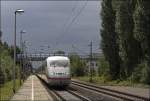 br-402-ice-2-steuerwagen Steuerwagen vorraus ist ein 402er als ICE 941 nach Berlin-Ostbahnhof unterwegs und 'fl�chtet' mit ca. 160 Km/h vor den dunklen Wolken in Richtung Hamm(Westf). (Nordb�gge am 20.06.2009)