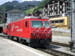 Die Zahnradlok HGe 4/4 II 105 der Matterhorn-Gotthard-Bahn beim Lokwechsel ... Die Zahnradlok HGe 4/4 II 105 der Matterhorn-Gotthard-Bahn beim Lokwechsel ...