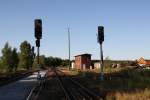 Ausfahrtssignale und das Stellwerk 1 des Bahnhofs D�rrr�rsdorf am 13.06.09. ...