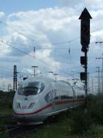 Ein ICE am 21.6.09 in Duisburg Hbf  ...