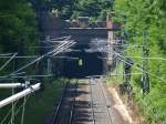 Das Ostportal des 870 m langen, 1872 fertiggestellten Gemmenicher Tunnel ...