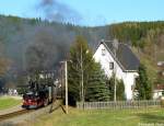 99 1568 konnte mit ihrem Personenzug ebenfalls bei der Ausfahrt ...