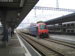 Re 450 044-3 Henggart am 23.6.09 bei der Einfahrt in ...