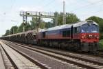 BR 266 mit einem langen schweren Schotterzug bei Dedensen/G�mmer.  ...