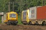 deutsche-bahn-gleisbau-gmbh-dbg Zwei Fahrzeuge der Firma DBG treffen sich am 25.6.09 mit ES 64 U2-015