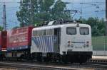 Im Nachschiebedienst an einem Winner Richtung Brenner: Lokomotion-Zebra 139 213-3. ...