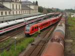 br-612-regioswinger-dbag Trotz ICE-Taufe ging der Betrieb im Altenburger Bahnhof weitestgehend normal weiter. Links der ICE 2, in der Mitte RE 3632 nach Erfurt und rechts ein G�terzug in Richtung Leipzig. Fotografiert am 27.06.2009